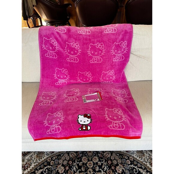 Hello Kitty Sanrio pink beach towel with embroidered Kitty reversible NWT - Picture 4 of 6
